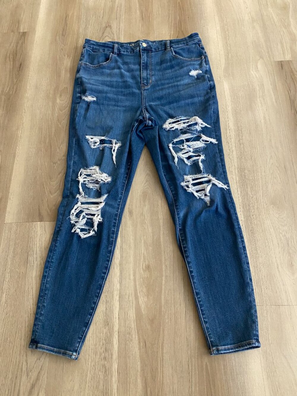 American Eagle Curvy Super High Rise Jegging 18 Long Distressed Ripped Jeans